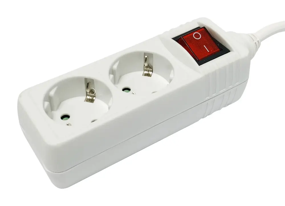 36.192 BASE DE ENCHUFES DE 2 TOMAS CON INTERRUPTOR 1.5 mtrs BLANCO