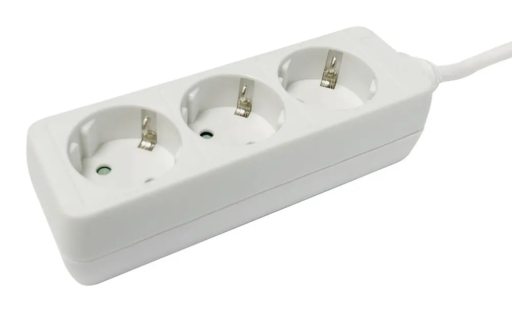 36.200 BASE DE ENCHUFES DE 3 TOMAS SIN INTERRUPTOR 1.5 mtrs BLANCO