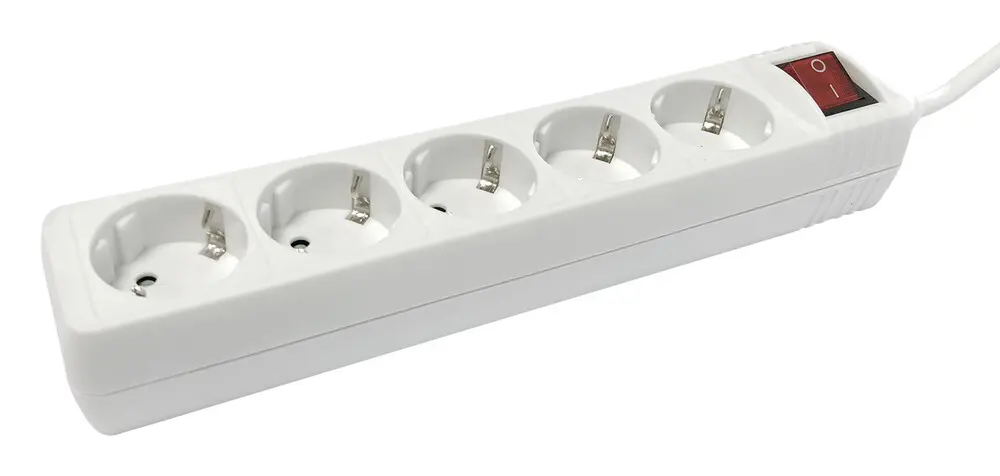 [36.227] 36.227 BASE DE ENCHUFES DE 5 TOMAS CON INTERRUPTOR 1.5 mtrs BLANCO