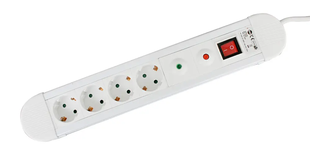 36.255/B BASE DE ENCHUFES DE 4 TOMAS CON INTERRUPTOR Y PROTECCION 1.5 mtrs BLANCO