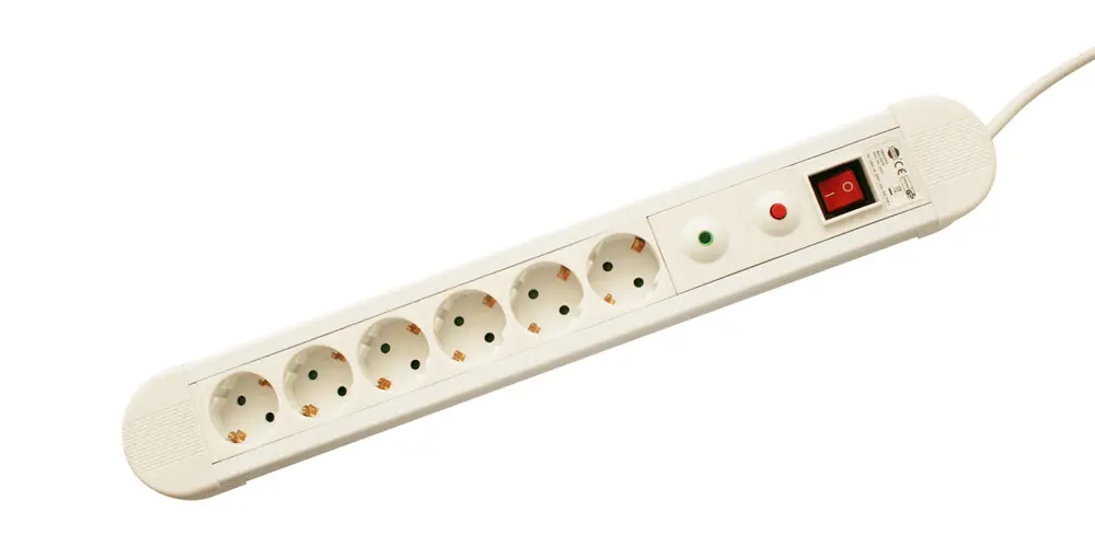 36.256/B BASE DE ENCHUFES DE 6 TOMAS CON INTERRUPTOR Y PROTECCION 1.5 mtrs BLANCO