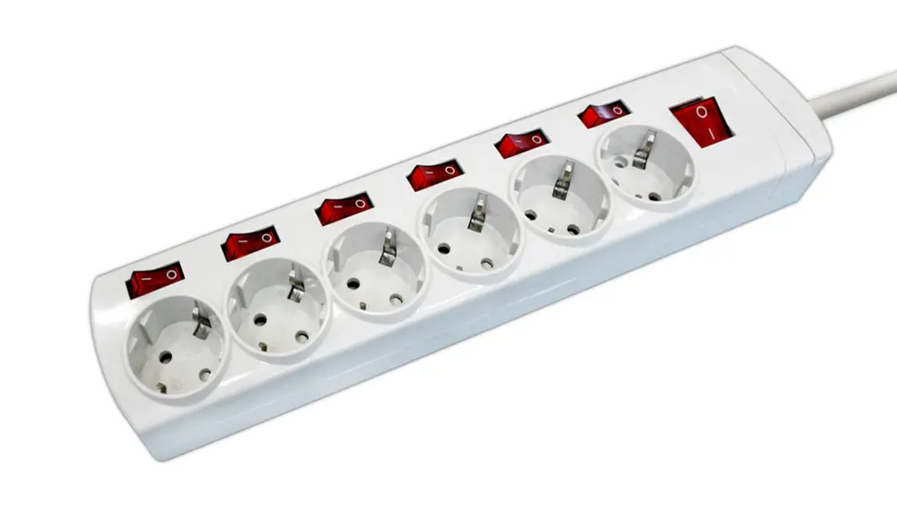 36.189 BASE DE ENCHUFES DE 4 TOMAS CON INTERRUPTOR E INTERRUPTORES INDEPENDIENTES